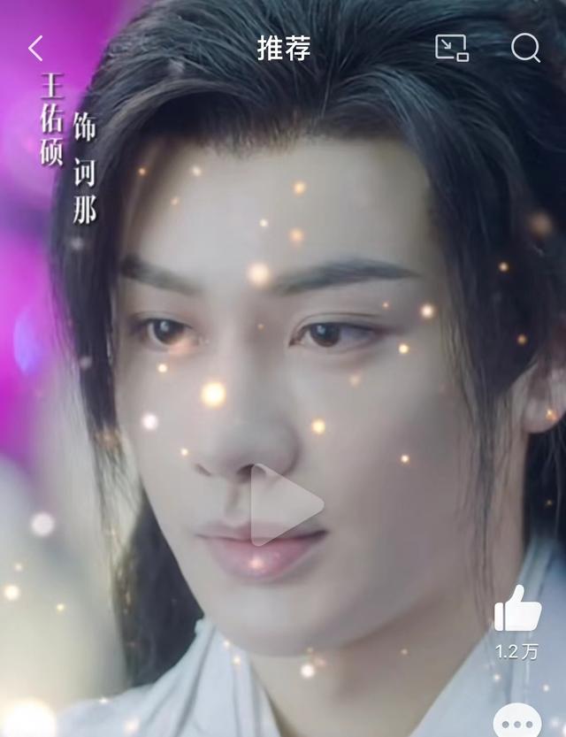 十大错乱的明星脸（牛眼高耸鼻小丑上扬嘴角）(27)