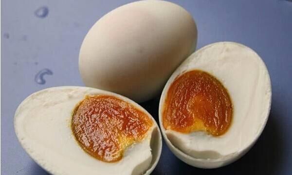 咸鸭蛋太咸了怎么做菜
