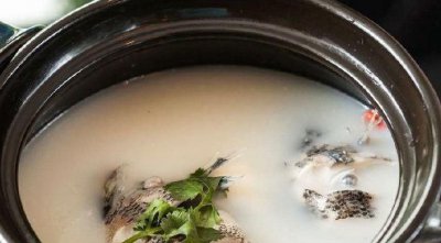 ​炖鲫鱼能放料酒吗，炖鲫鱼能放香油吗？