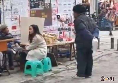 ​老人斗舞式文骂老顽童真的是太友爱了老人手舞足蹈说了什么