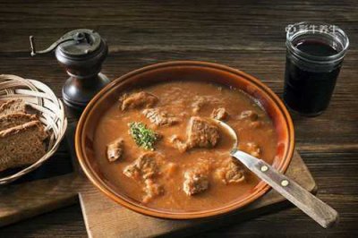 ​炖牛肉最忌讳两种佐料分别是什么(炖牛肉最忌四种调料)