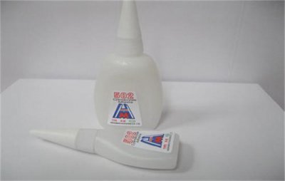 ​衣服沾了胶水怎样去除