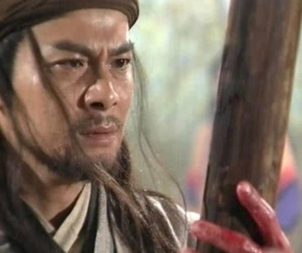 洪七公和乔峰谁先谁后（他们2人修炼的降龙十八掌）(4)
