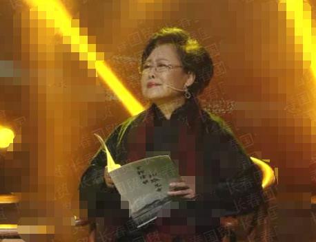 61岁倪萍素颜近况（61岁倪萍与70岁斯琴高娃同框）(9)