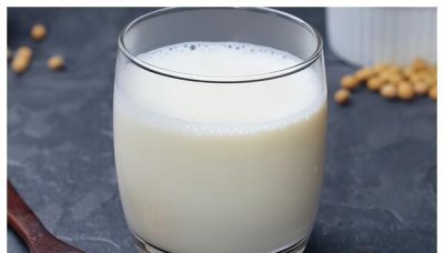 ​黄豆要泡多久才能做豆浆，黄豆泡了一个星期还能打豆浆吗？