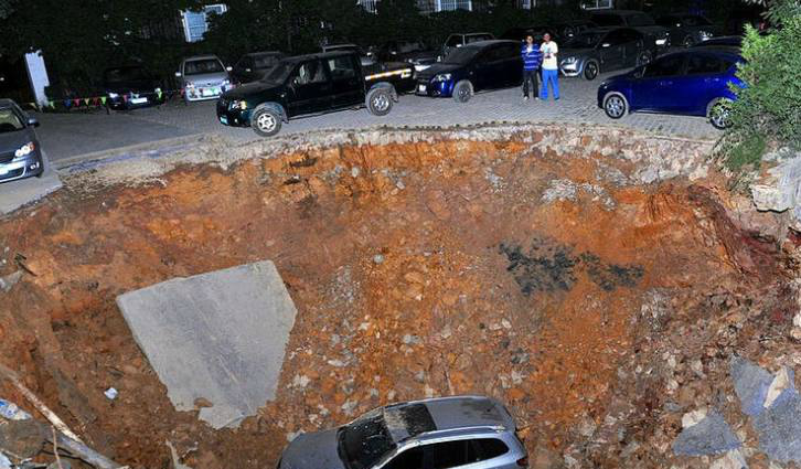长沙地铁通报塌陷原因：道路下方土体沉降，引自来水管爆裂, 你怎么看
