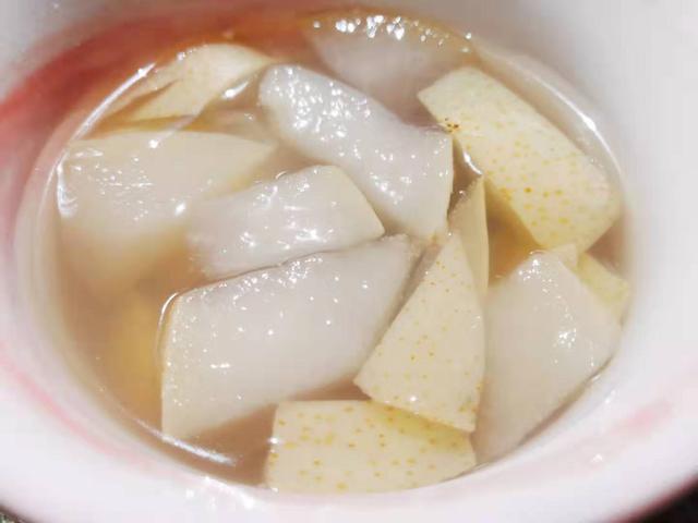润肺止咳的冰糖炖雪梨怎么做（超级简单的冰糖雪梨的做法）(2)