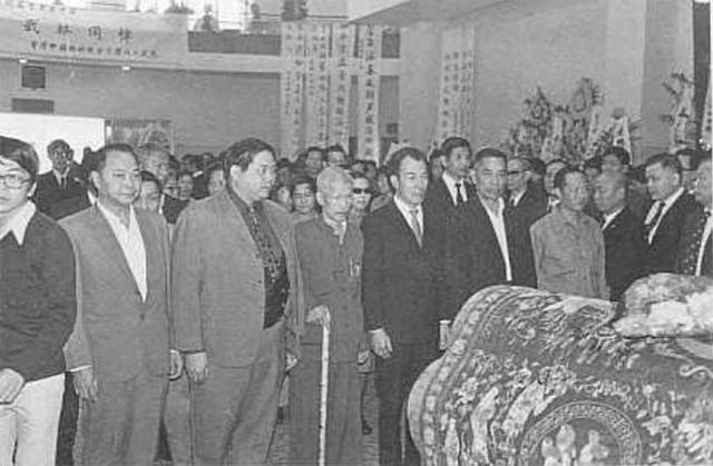 李小龙传奇死因（李小龙巨星陨落之谜）