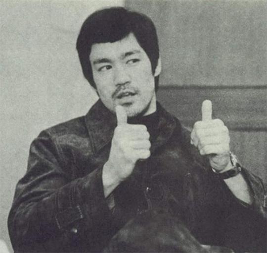李小龙传奇死因（李小龙巨星陨落之谜）