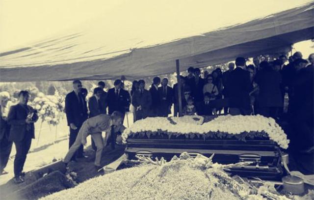 李小龙传奇死因（李小龙巨星陨落之谜）