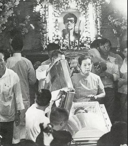 李小龙传奇死因（李小龙巨星陨落之谜）