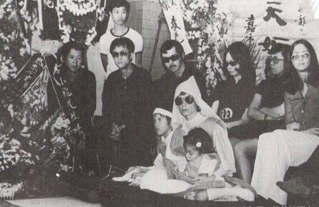 李小龙传奇死因（李小龙巨星陨落之谜）