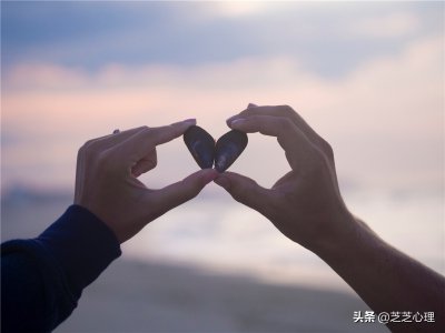 ​男生和女生没有确定关系但是牵手了（还没确定关系男生就牵女生手）