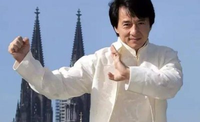 ​房祖名为什么不姓成龙的成（成龙本名陈港生，但他的儿子为什么取名房祖名？）