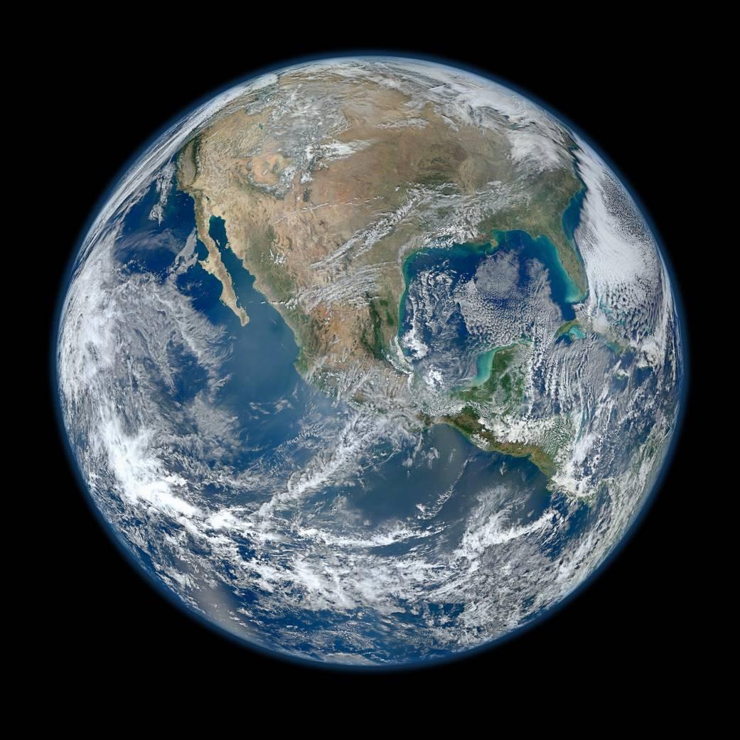 从太空中看地球蓝色的是什么（地球是什么颜色的）