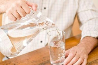 ​一个人不吃饭只喝水能活多久能减肥吗