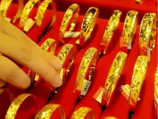 鉴定黄金最快的土方法有哪些（黄金会掉色吗）