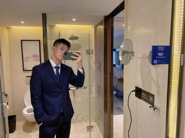 禁欲系西装肌肉帅哥（正装肌肉高颜值）(7)