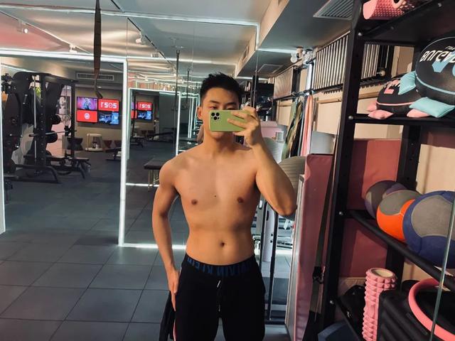 禁欲系西装肌肉帅哥（正装肌肉高颜值）(11)