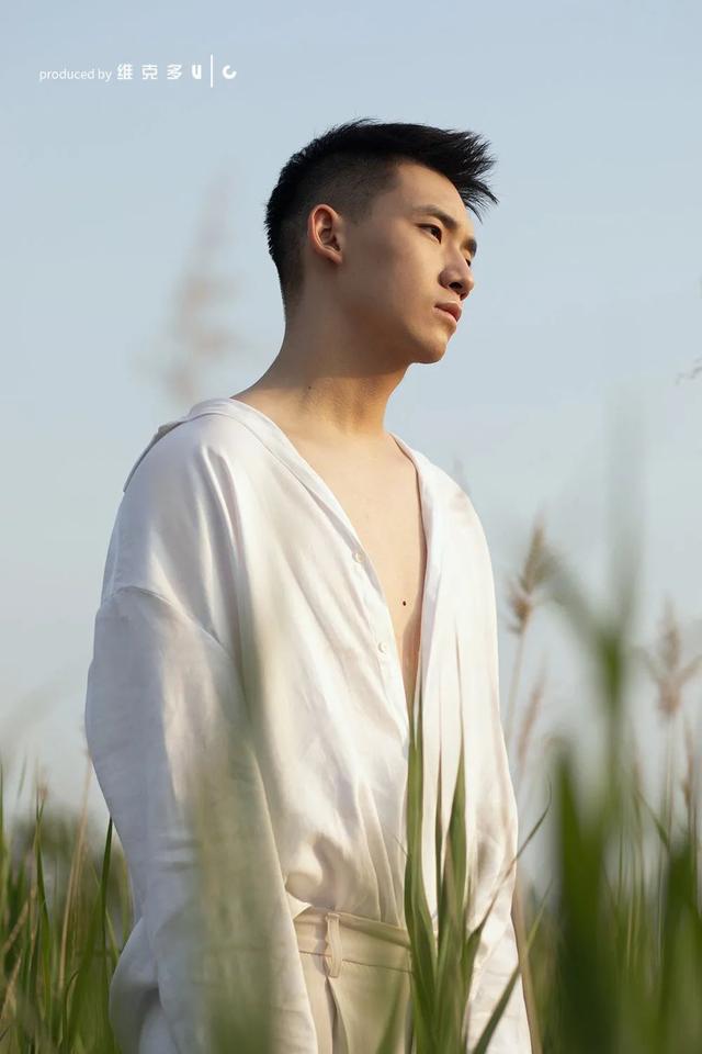 禁欲系西装肌肉帅哥（正装肌肉高颜值）(15)