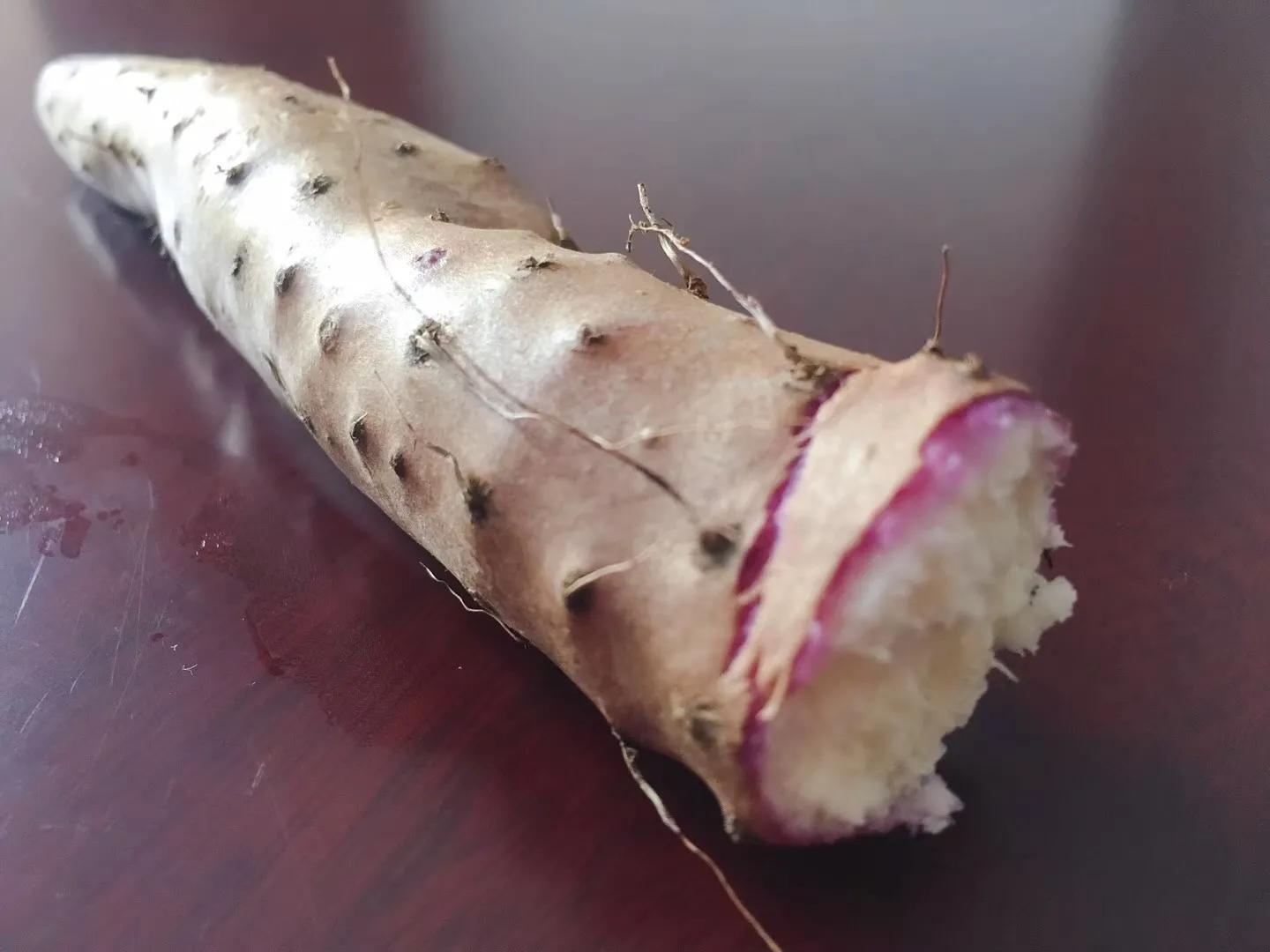 山药削皮后有淡紫色(山药皮刮开怎么有紫色)