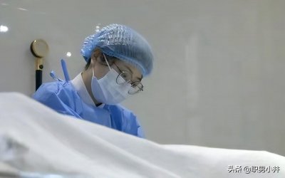 ​24岁女生做殡葬师，遗体眼睛没闭上淡定化妆，月薪8000不考虑转行