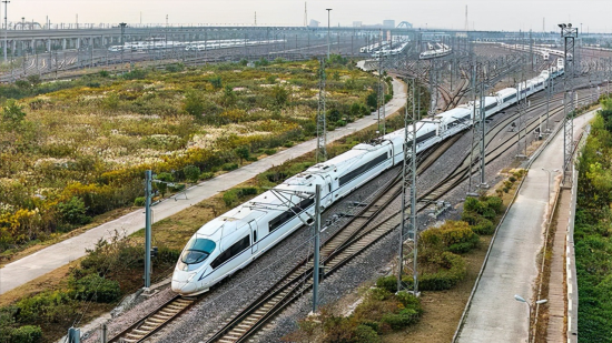 0寸行李箱可以带上飞机吗2022（随身行李要满足2个条件，还要看航班和舱位）"