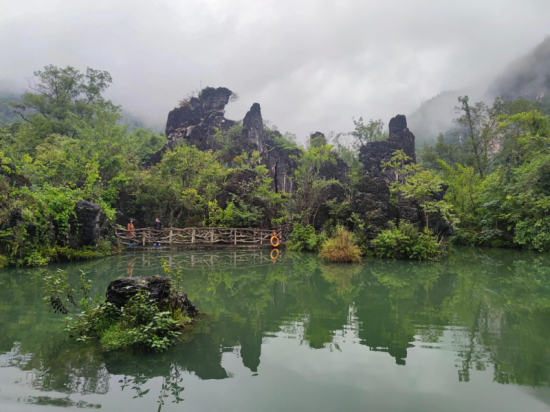 贵阳到黄果树瀑布(贵州黄果树瀑布5A级景区旅游攻略)