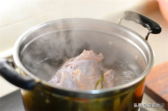 好汉标配-“大碗喝酒，大口吃肉”，熟牛肉家常做法的技巧分享