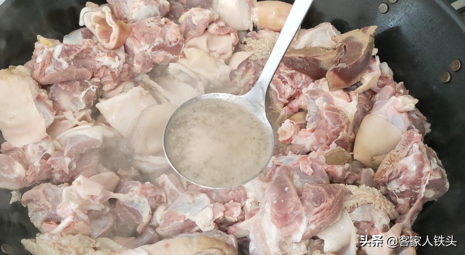 广式羊肉焖萝卜的家常做法，掌握好关键一步，不腥不膻，入味又好吃