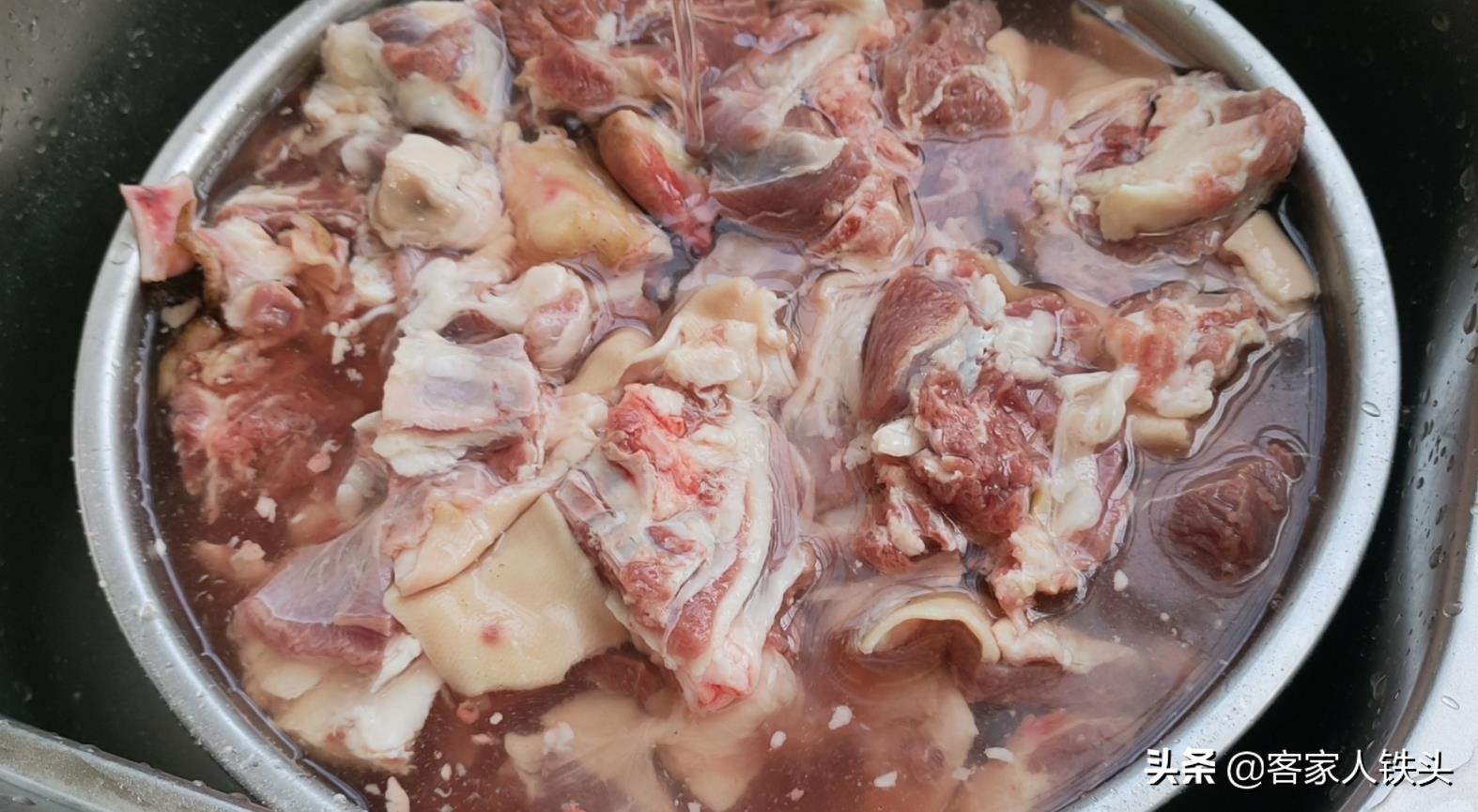 广式羊肉焖萝卜的家常做法，掌握好关键一步，不腥不膻，入味又好吃