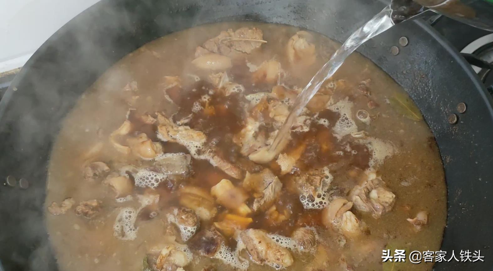 广式羊肉焖萝卜的家常做法，掌握好关键一步，不腥不膻，入味又好吃