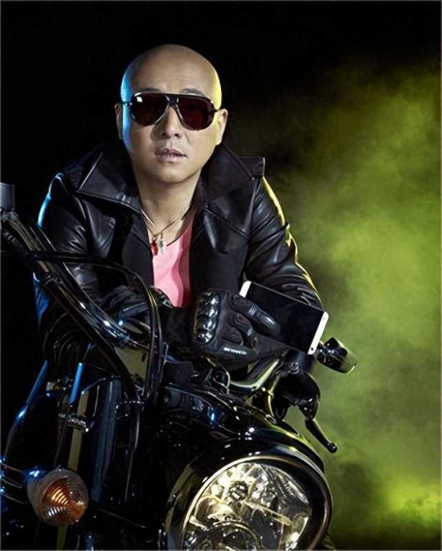 零点乐队主唱(“绿藤炮王”周晓鸥的消失)
