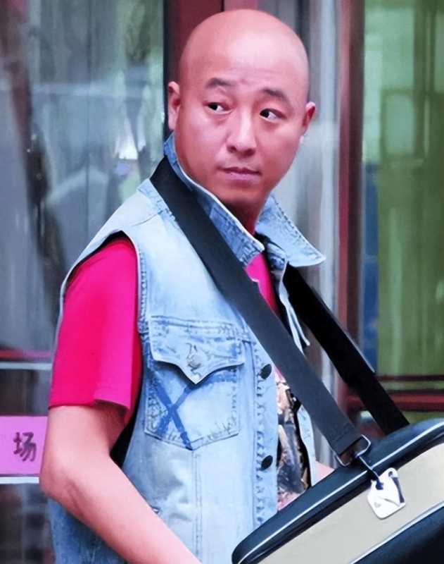 零点乐队主唱(“绿藤炮王”周晓鸥的消失)