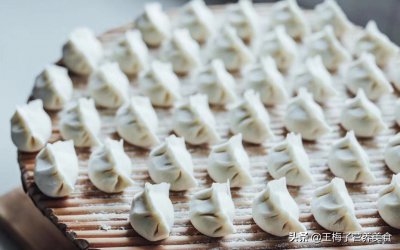 ​刚从冰箱里拿出来的冻饺子怎么煮？正确方法来了