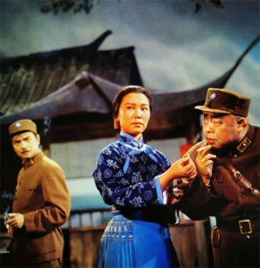 ​沙家浜京剧名段欣赏（京剧《沙家浜》智斗一场 谓之经典）