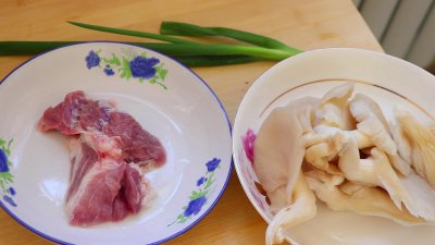 ​山蘑菇炒肉的家常做法来了，好吃又下饭