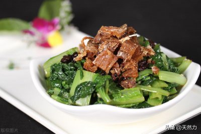 ​油麦菜怎么炒好吃又简单（老广的家常做法，清脆爽口，咸鲜味美，好吃））