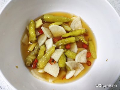 ​家常泡酸萝卜的做法，酸甜脆爽，下饭下粥都好吃
