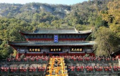 ​古代皇帝和百姓相比 为何两者一个信道教一个信佛教