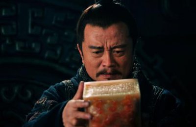 ​袁术到底有什么底气和本事在当时称帝？为何他很快就落幕了？