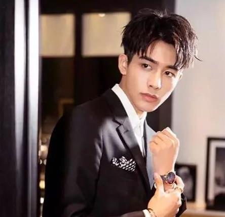 生活2024年烫发发型男 2024男生烫发发型图片  9