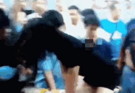 女护士街边救人，被骂姿势风骚，网友：你没资格评论
