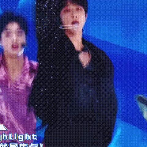《青春有你》导师徐明浩让出C位，李振宁师铭泽互相成全哭红眼