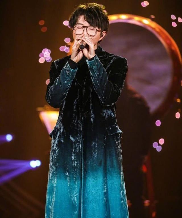 《歌手：当打之年》首期排名公布，华晨宇夺冠毛不易处境危险