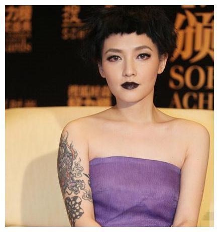疯狂范晓萱穿舌环、纹花臂，为自由摘子宫，却深的青睐，为何呢？