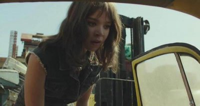 ​《大黄蜂》女主是谁？11岁出道，曾出演《罗密欧与朱丽叶》
