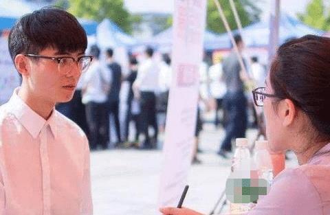 面试官：请问“叶”字加一笔，会是什么字？回答“吐”的都被淘汰