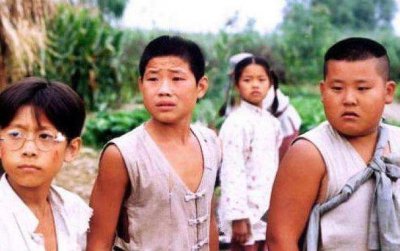 ​《小兵张嘎》中的4个小孩，张一山成一线，最后一位几乎销声匿迹