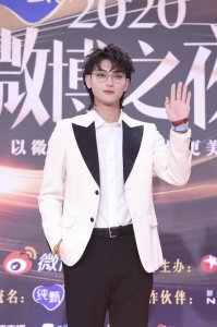 ​新浪微博怎么发布图文长微博（发微博怎么附上别人的微博)